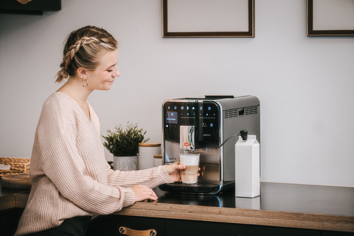 Woman making a coffee with Melitta Barista TS Smart