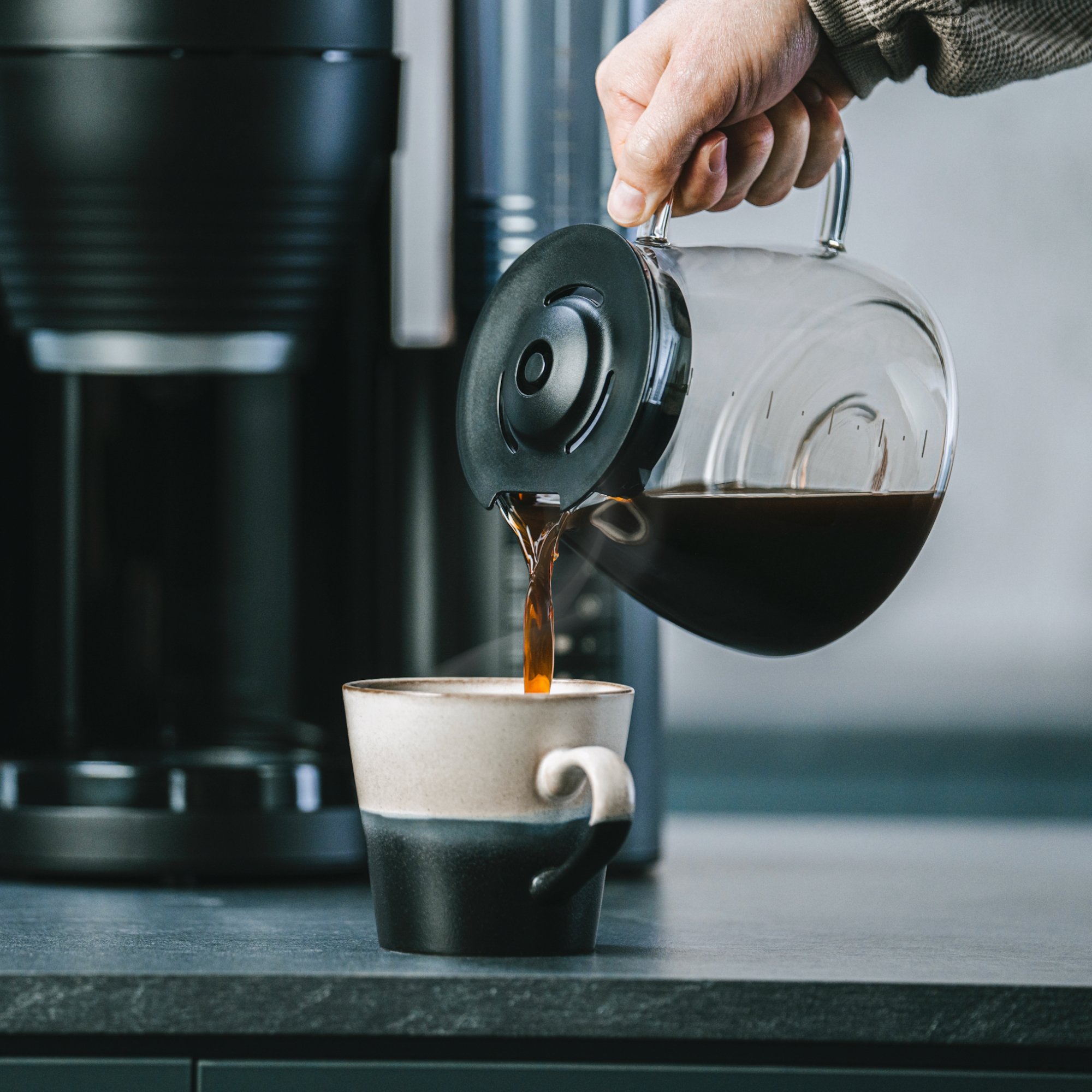 Produktbild von AromaFresh Pro X Filterkaffeemaschine mit Mahlwerk, Schwarz-Silber - 1