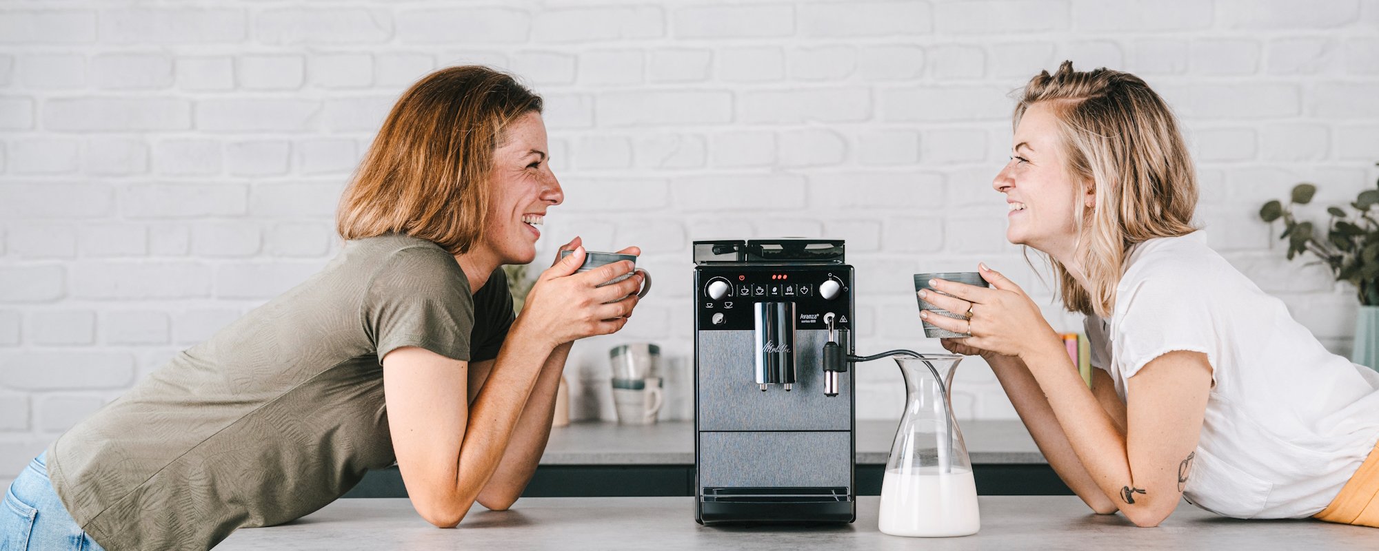 Melitta Avanza with two women enjoying Melitta coffee