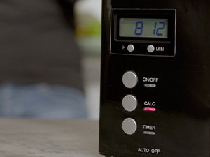 Nahaufnahme des Timer-Displays und der Bedientasten der Melitta Optima® Timer Filterkaffeemaschine.
