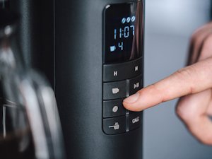 Nahaufnahme des Bedienfelds und Displays der Melitta® AromaFresh X Filterkaffeemaschine