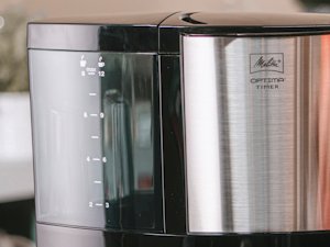 Nahaufnahme des Wassertanks der Melitta Optima® Timer Filterkaffeemaschine.