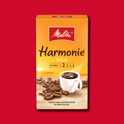 Melitta Filterkaffee Harmonie mild Kaffeepackung auf rotem Hintergrund