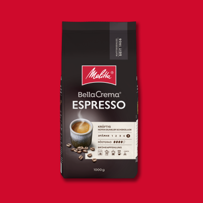 Melitta BellaCrema Espresso Kaffeepackung auf rotem Hintergrund