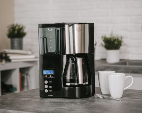 Melitta Optima Timer Filterkaffeemaschine mit Digitalanzeige auf einer Küchenarbeitsplatte